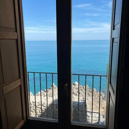 Balcone Sulla Scogliera Cefalu